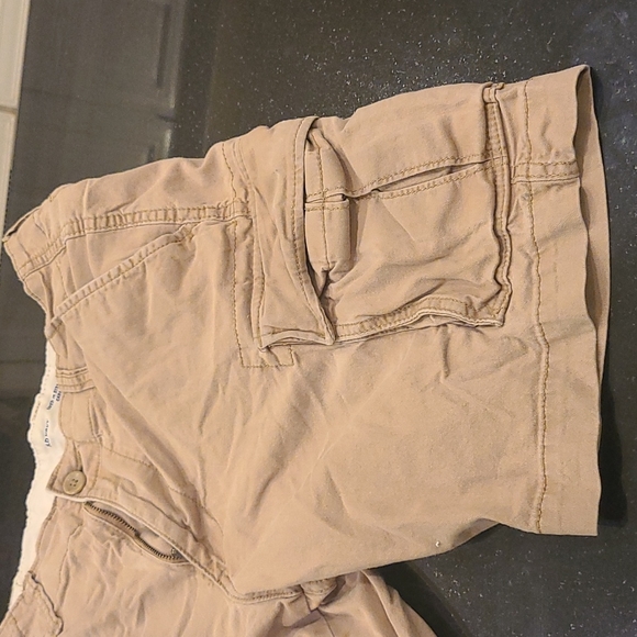 Old Navy 30" cargo shorts - Picture 3 of 8